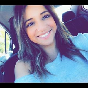 Meet your Posher, Alma yuri